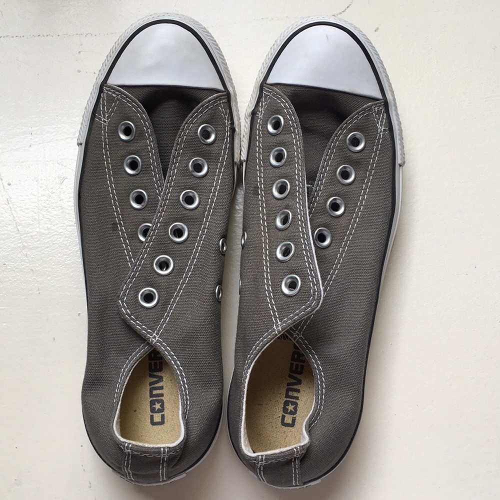 Gray low top converse (laces included)
